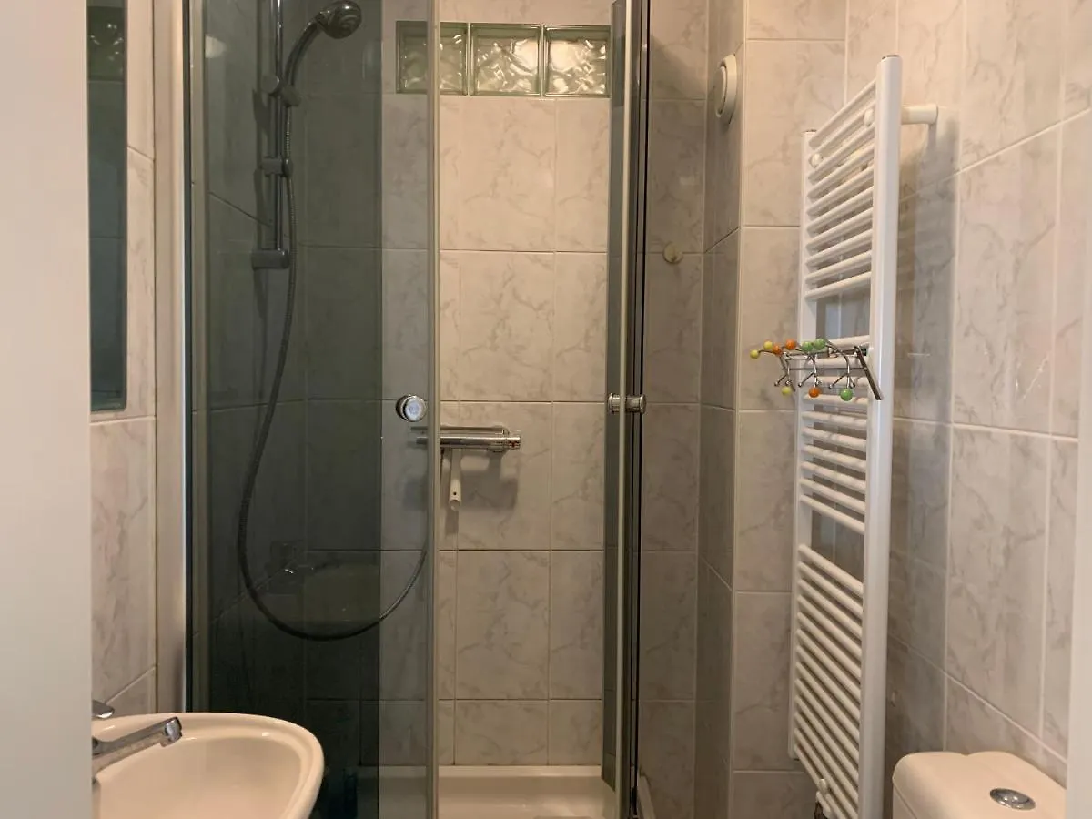 Vendégház Large Room In Schuttrange Free Parking 10Mins To Airport Excellent Customer Services