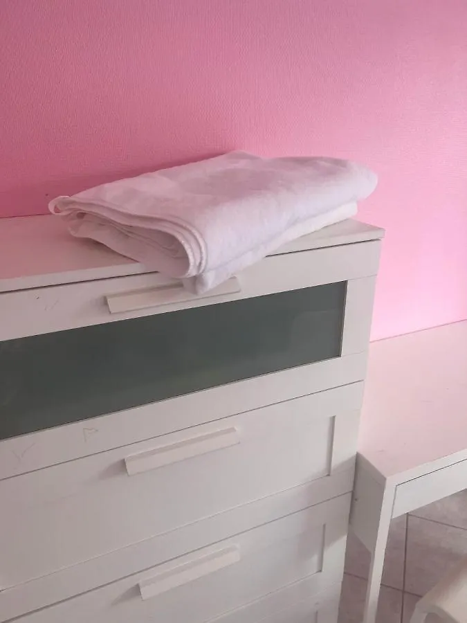 Large Room In Schuttrange Free Parking 10Mins To Airport Excellent Customer Services