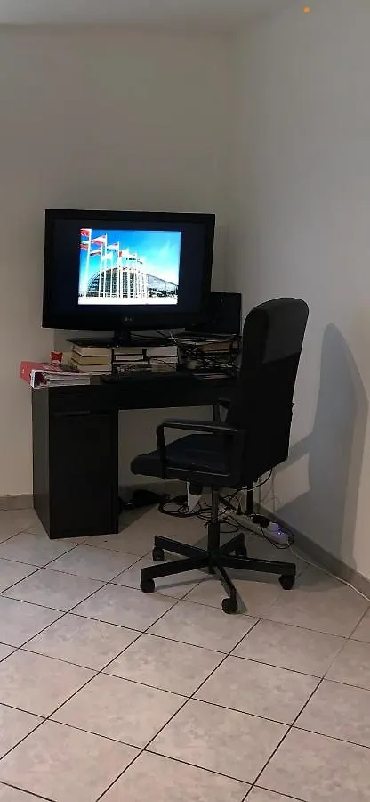 Vendégház Large Room In Schuttrange Free Parking 10Mins To Airport Excellent Customer Services
